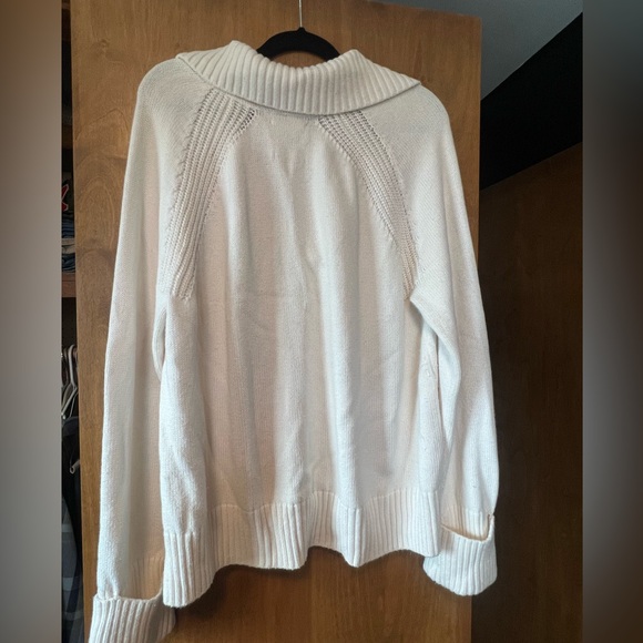 Abercrombie & Fitch Notch Neck Sweater - Picture 9 of 9